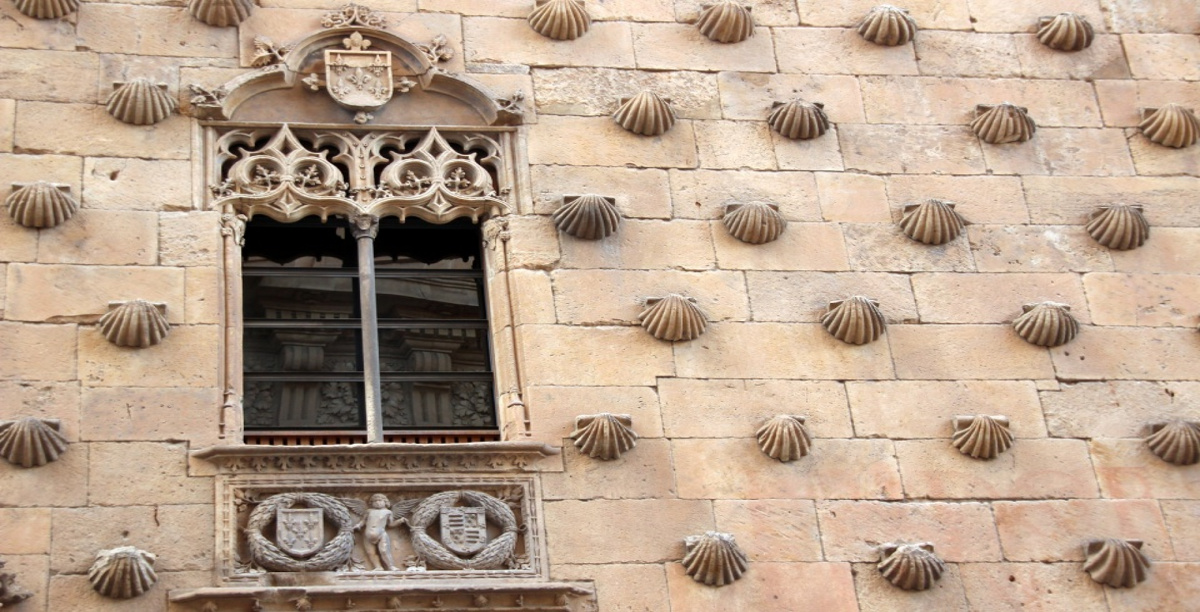 Fachada casa de las Conchas. Salamanca